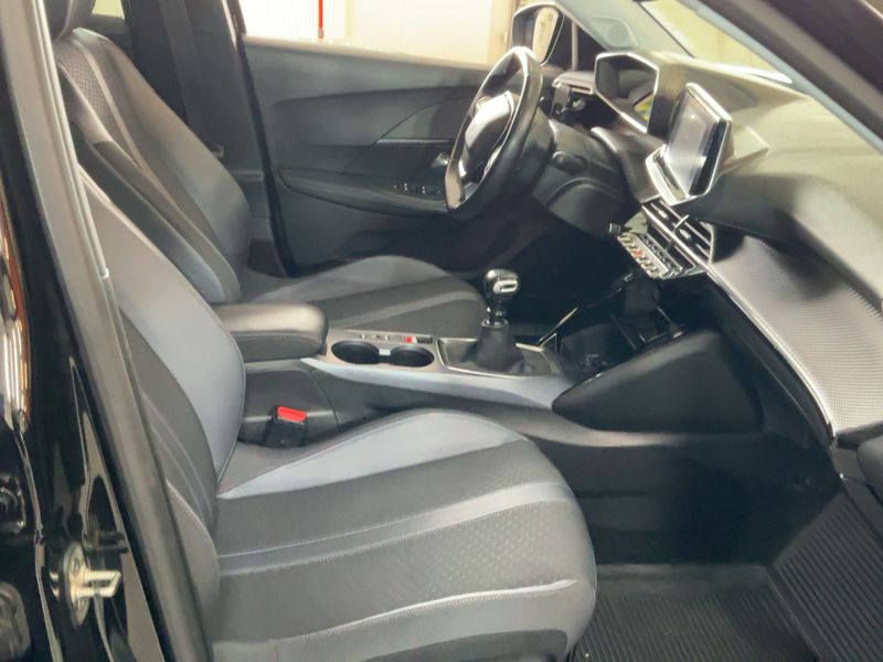Peugeot 2008 1.2 PureTech Allure 2020 – снимка 16