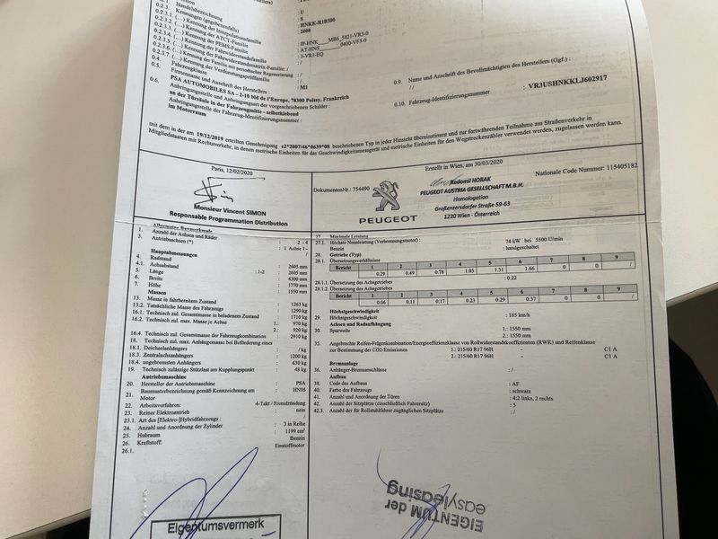 Peugeot 2008 1.2 PureTech Allure 2020 – снимка 21