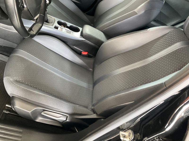 Peugeot 2008 1.2 PureTech Allure 2020 – снимка 25