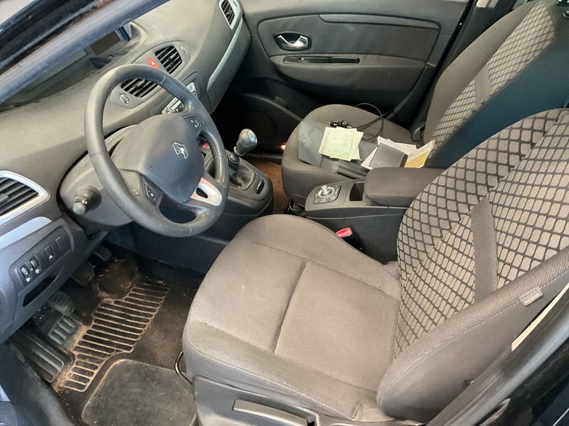 Renault Grand Scenic 1.4 TCe Exception 2010 – снимка 3