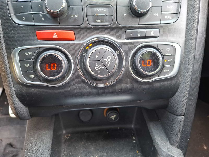 Citroen DS4 1.6 e-HDi SoChic 2013 – снимка 31