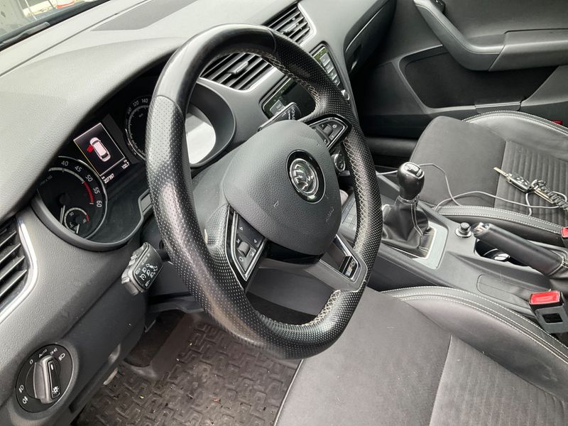 Skoda Octavia 2.0 TDI RS 2015 – снимка 29