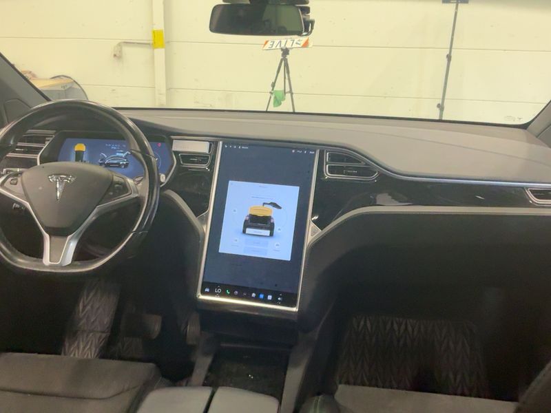 Tesla Model X 75D Dual 2018 – снимка 17