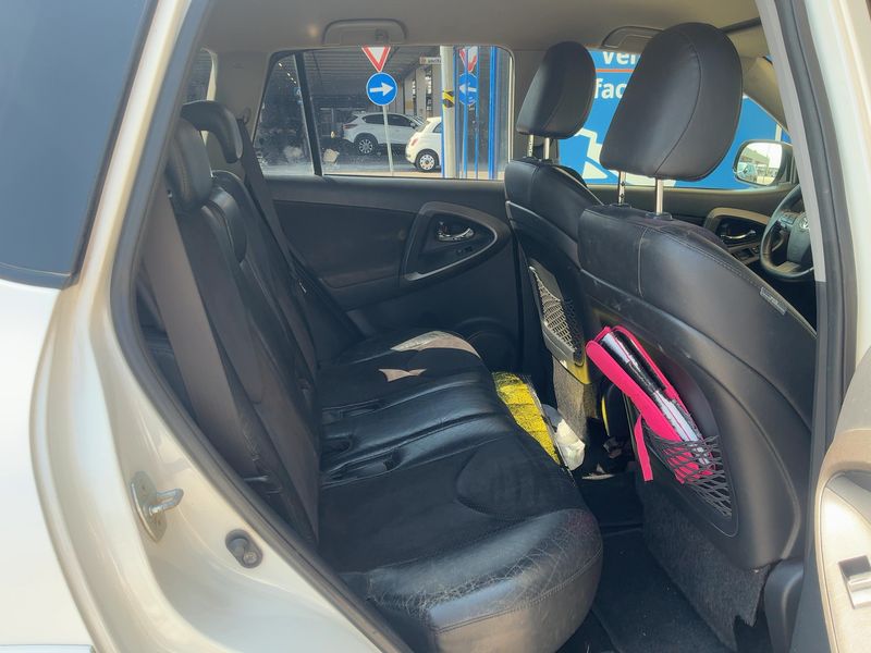 Toyota RAV 4 2.2 D-4D Crossover Exclusive 2012 – снимка 19