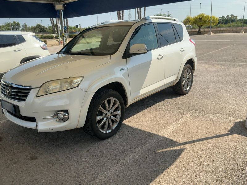Toyota RAV 4 2.2 D-4D Crossover Exclusive 2012 – снимка 2