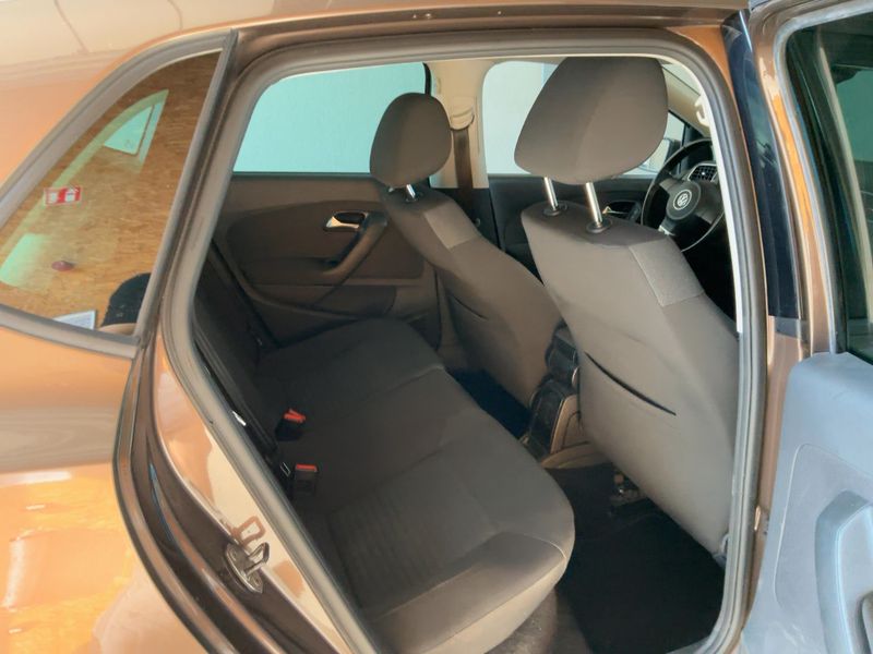 Volkswagen Polo 1.6 TDI Comfortline 2014 – снимка 19