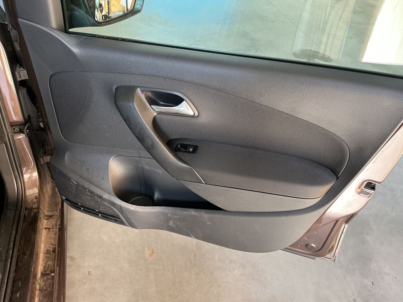 Volkswagen Polo 1.6 TDI Comfortline 2014 – снимка 34