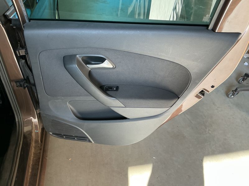 Volkswagen Polo 1.6 TDI Comfortline 2014 – снимка 32