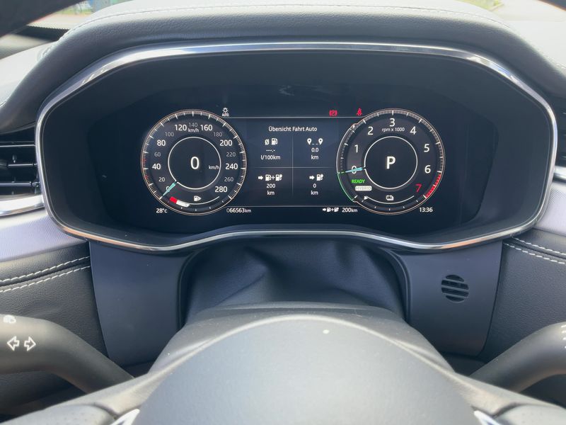 Jaguar F-Pace P400e Plug-in Hybrid R-Dynamic S AWD 2022 – снимка 18