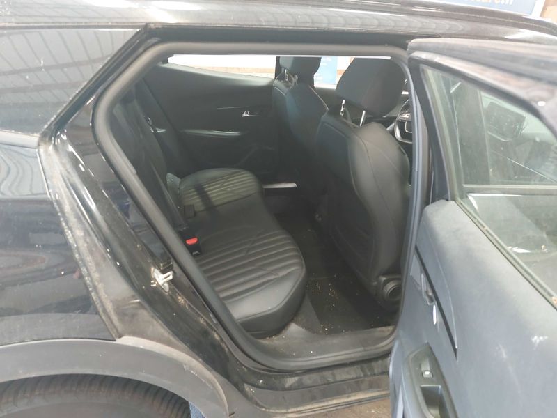 Peugeot 2008 1.2 PureTech Allure 2020 – снимка 14