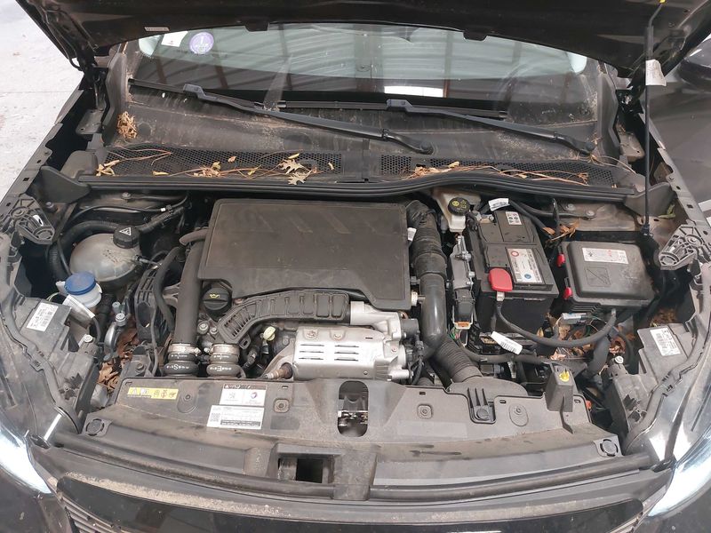 Peugeot 2008 1.2 PureTech Allure 2020 – снимка 8