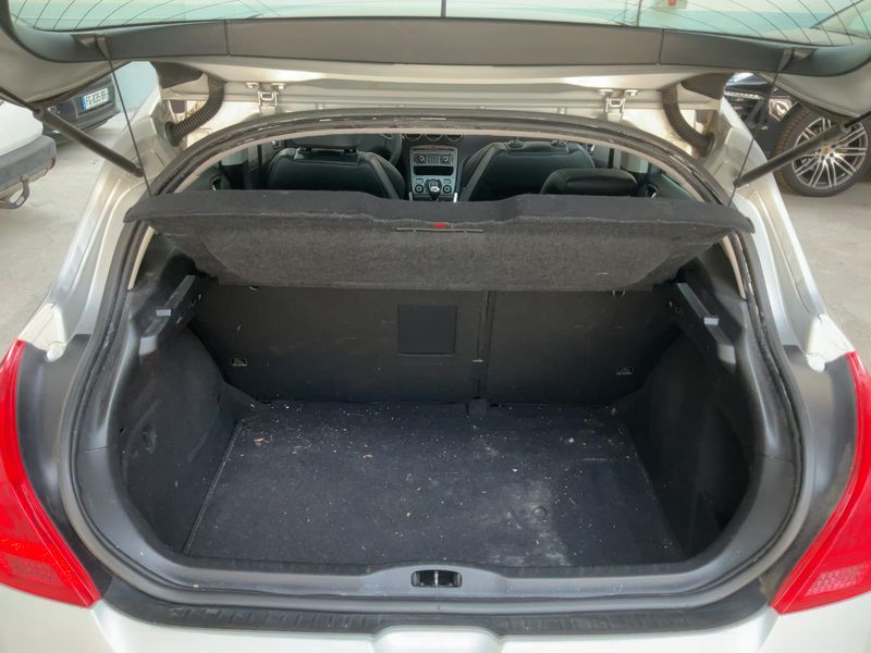 Peugeot 308 1.6 HDi Feline 2008 – снимка 15