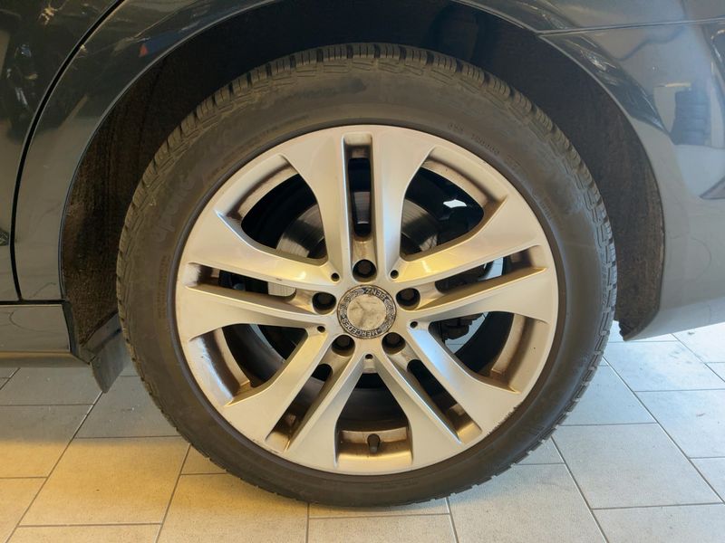 Mercedes-Benz C-Klasse C 180 CGI BlueEfficiency Avantgarde 2012 – снимка 5