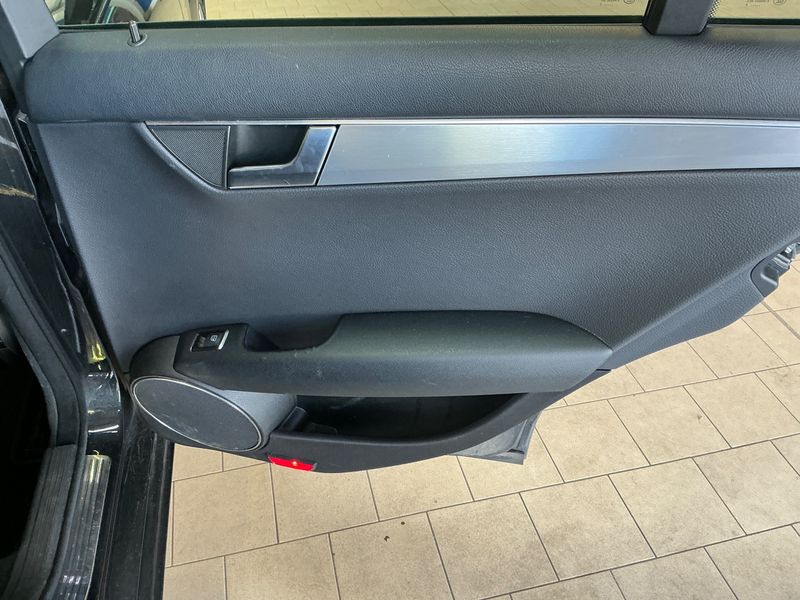 Mercedes-Benz C-Klasse C 180 CGI BlueEfficiency Avantgarde 2012 – снимка 24