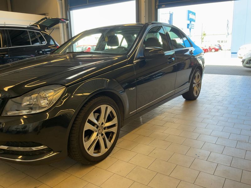 Mercedes-Benz C-Klasse C 180 CGI BlueEfficiency Avantgarde 2012 – снимка 2