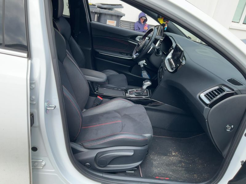 Kia pro_cee'd 1.6 TGDI GT 2023 – снимка 17