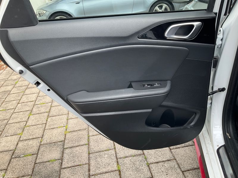 Kia pro_cee'd 1.6 TGDI GT 2023 – снимка 24