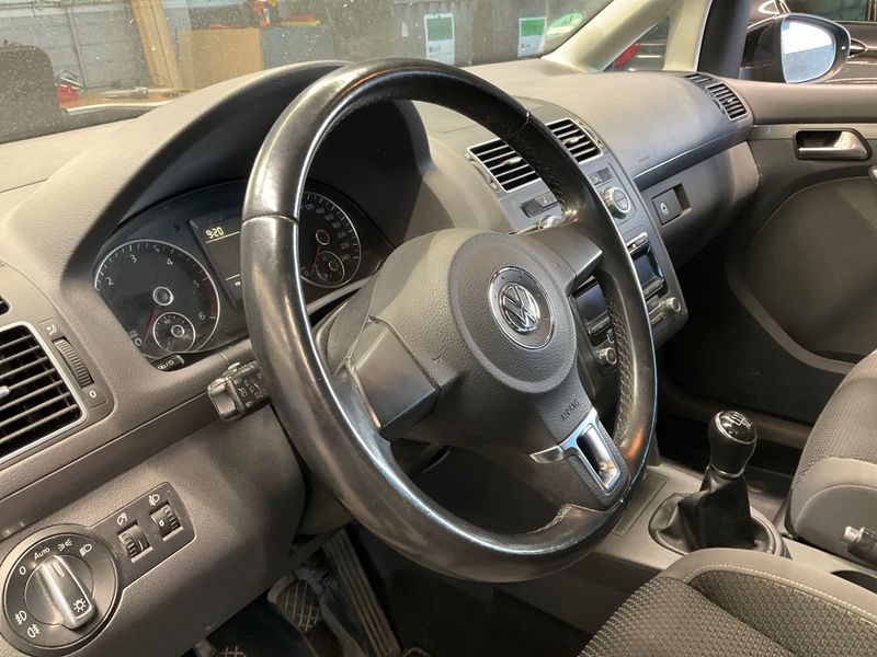 Volkswagen Touran 1.6 TDI Comfortline 2012 – снимка 31