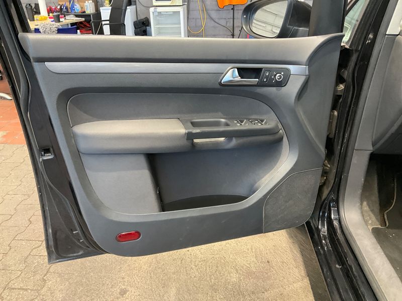 Volkswagen Touran 1.6 TDI Comfortline 2012 – снимка 27