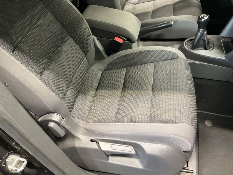 Volkswagen Touran 1.6 TDI Comfortline 2012 – снимка 37