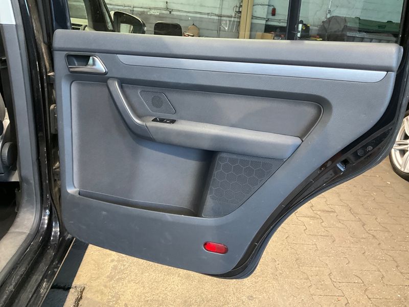 Volkswagen Touran 1.6 TDI Comfortline 2012 – снимка 32