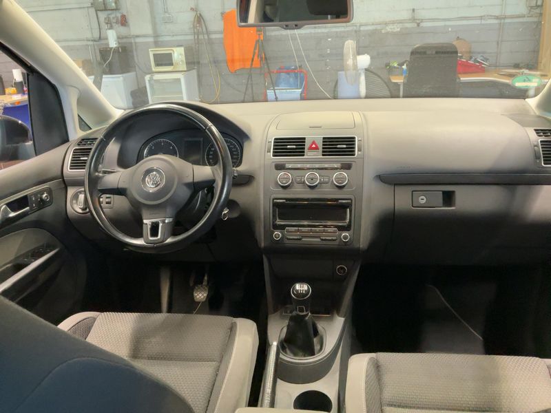Volkswagen Touran 1.6 TDI Comfortline 2012 – снимка 17