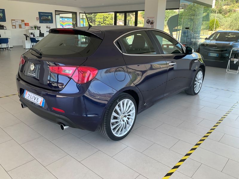 Alfa Romeo Giulietta 2.0 JTDM Distinctive 2011 – снимка 2