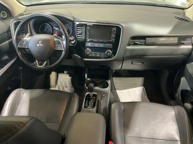 Mitsubishi Outlander 2.2 DI-D Intense ClearTec 4WD 2016 – снимка 17