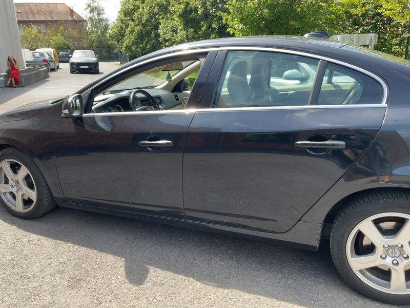 Volvo S60 2.0 D4 Momentum 2011 – снимка 4
