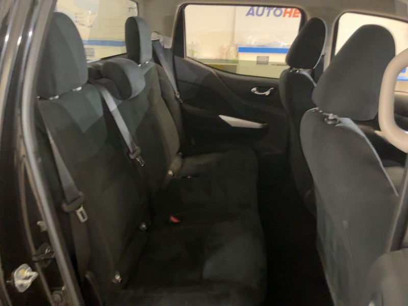 Nissan Navara NP-300 2.3 dCi Tekna+ Double Cab 4x4 2018 – снимка 19