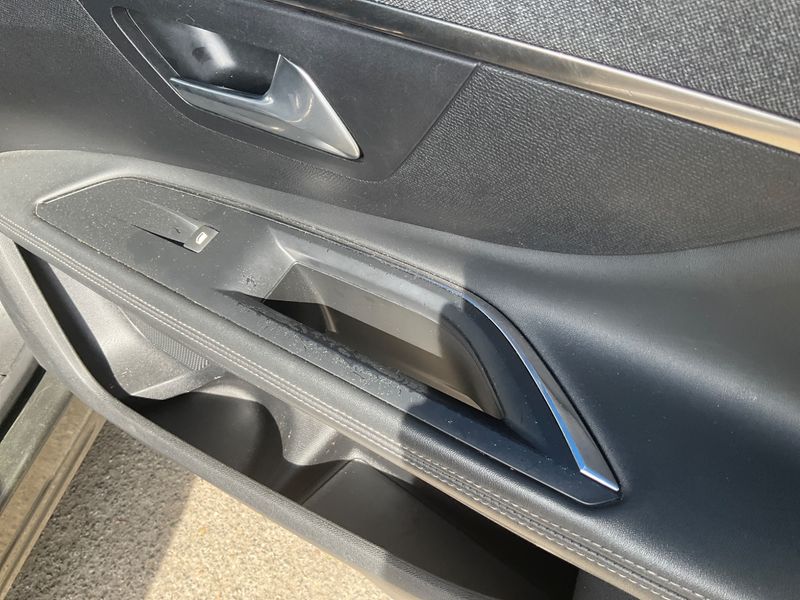 Peugeot 5008 1.5 Blue-HDi Allure 2020 – снимка 27