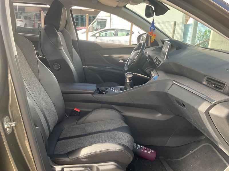 Peugeot 5008 1.5 Blue-HDi Allure 2020 – снимка 16