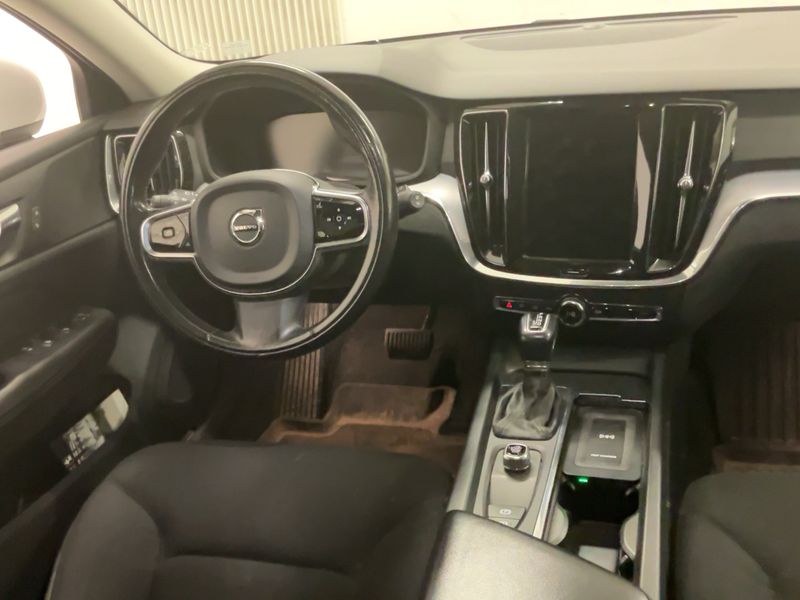 Volvo V60 2.0 D4 Momentum 2020 – снимка 18