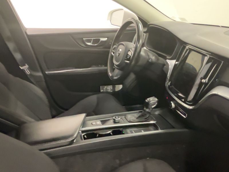 Volvo V60 2.0 D4 Momentum 2020 – снимка 17