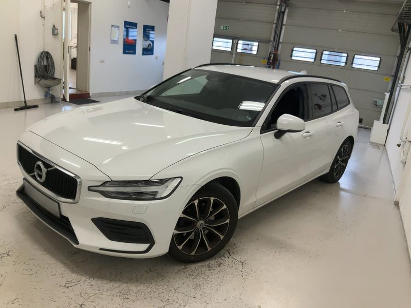 Volvo V60 2.0 D4 Momentum 2020 – снимка 2