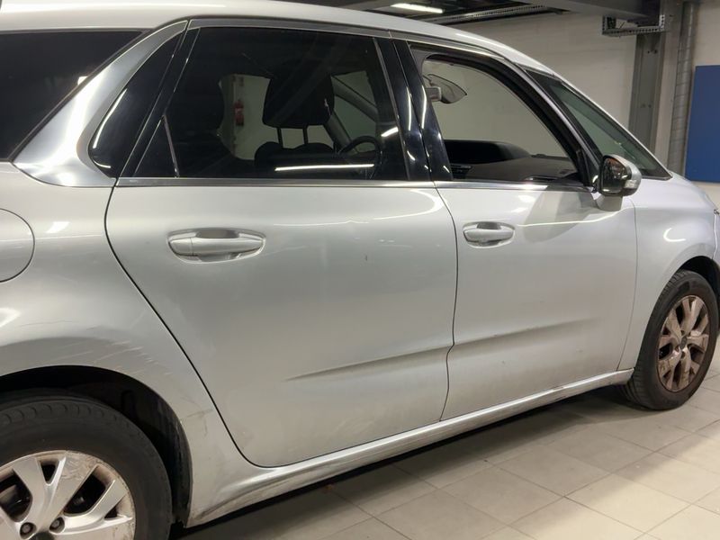 Citroen C4 Picasso 1.6 e-HDi Intensive 2015 – снимка 10