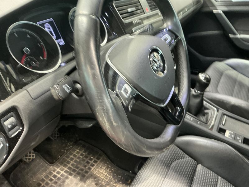 Volkswagen Golf VII 1.6 TDI Trendline BlueMotion Tech 2015 – снимка 30