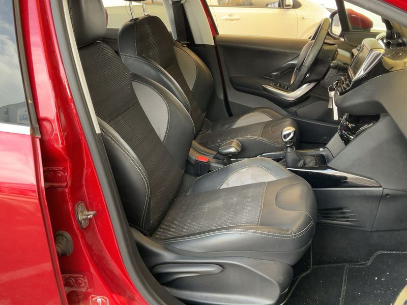 Peugeot 2008 1.6 Blue-HDi Allure 2017 – снимка 16
