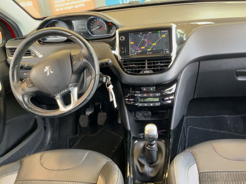 Peugeot 2008 1.6 Blue-HDi Allure 2017 – снимка 17