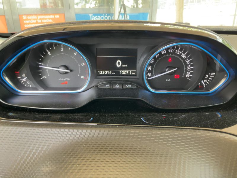Peugeot 2008 1.6 Blue-HDi Allure 2017 – снимка 18