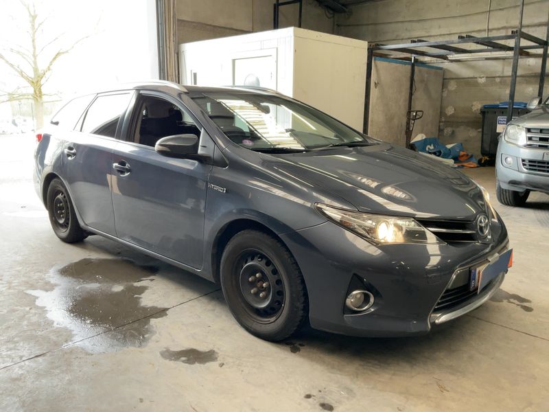 Toyota Auris Touring Sports 1.8 Hybrid Comfort 2014 – снимка 12