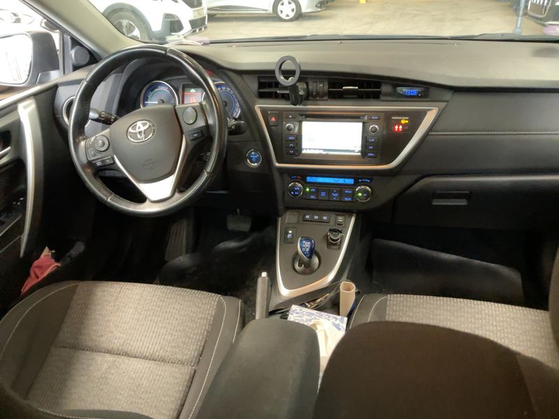Toyota Auris Touring Sports 1.8 Hybrid Comfort 2014 – снимка 17