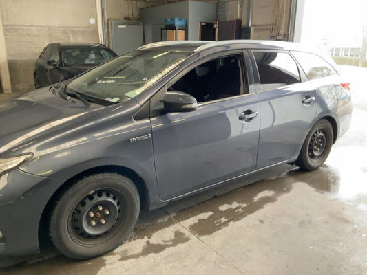 Toyota Auris Touring Sports 1.8 Hybrid Comfort 2014 – снимка 2