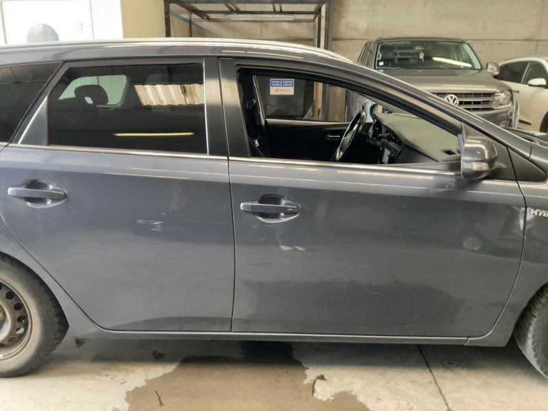 Toyota Auris Touring Sports 1.8 Hybrid Comfort 2014 – снимка 10