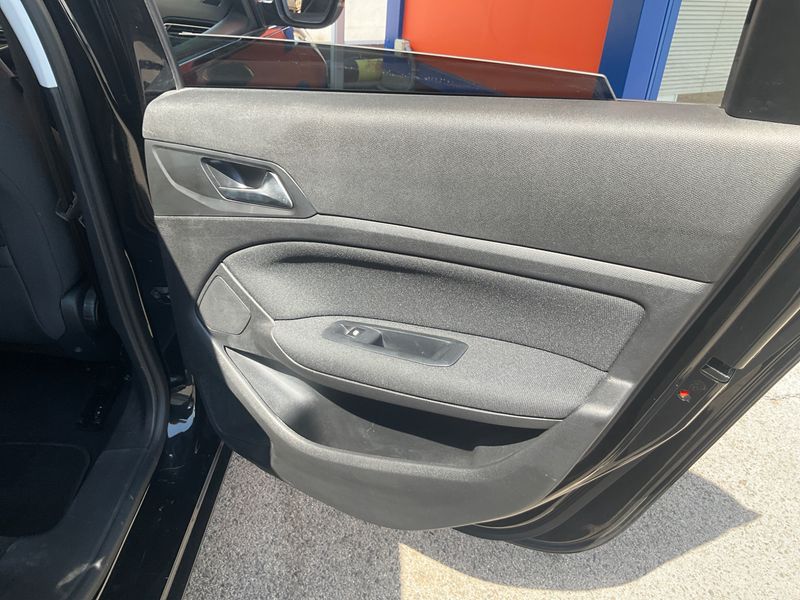 Peugeot 308 1.5 Blue-HDi Allure 2018 – снимка 30