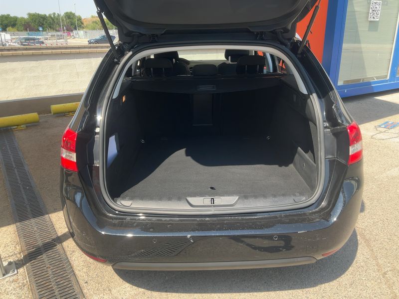 Peugeot 308 1.5 Blue-HDi Allure 2018 – снимка 15