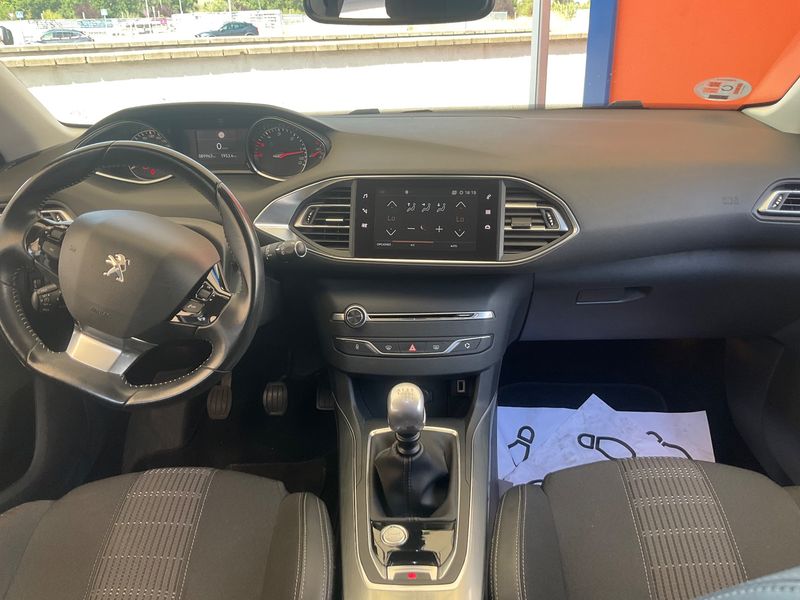 Peugeot 308 1.5 Blue-HDi Allure 2018 – снимка 17