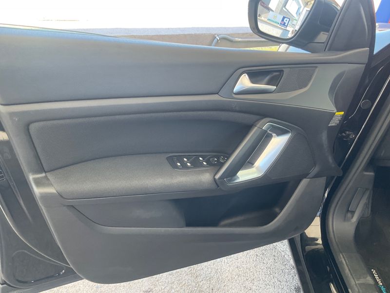 Peugeot 308 1.5 Blue-HDi Allure 2018 – снимка 31