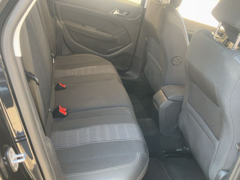 Peugeot 308 1.5 Blue-HDi Allure 2018 – снимка 19