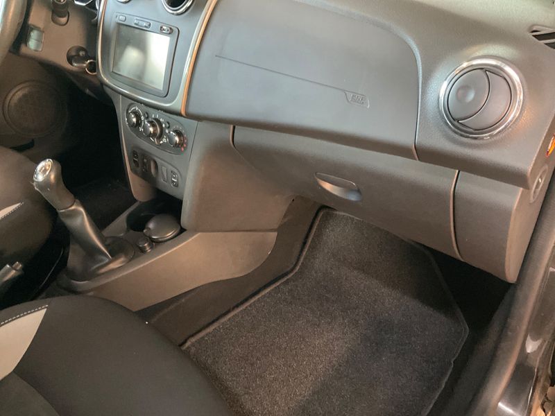 Dacia Sandero 1.5 dCi Stepway Prestige 2015 – снимка 22